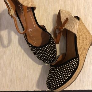 Modern Rush Black and Gold Wedges